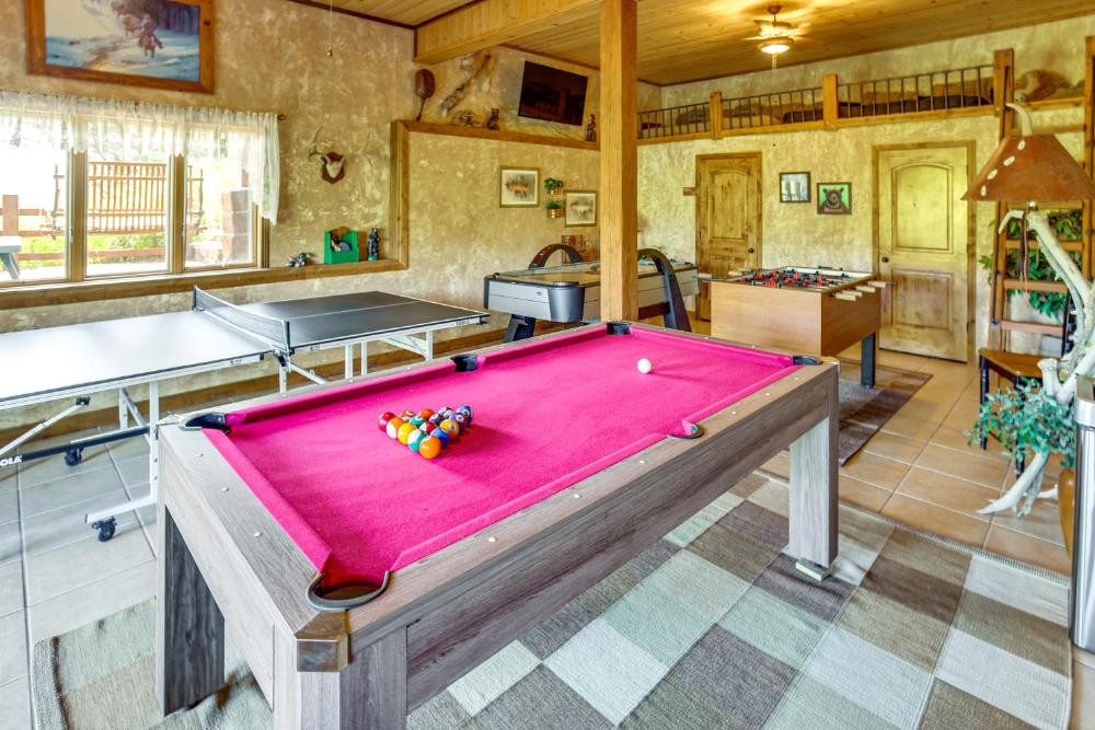 Fish Haven Cabin with Game Room, Views and Deck!